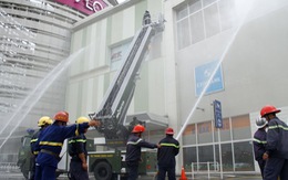 Hàng trăm người diễn tập chữa cháy tại Aeon Mall Bình Dương