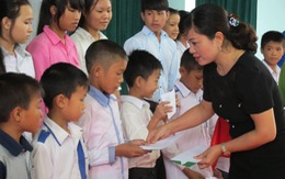 60 học sinh Nghệ An nhận học bổng “Vì ngày mai phát triển”