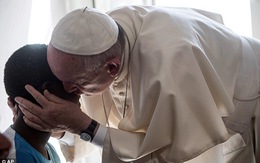 ​Giáo hoàng Francis bất ngờ ghé thăm "nhà mở" ở Rome