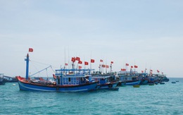 Cứu sống 4 ngư dân Phú Yên chìm tàu trên biển