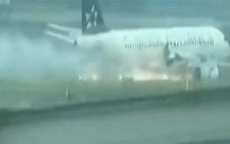 ​Động cơ cháy, máy bay Qatar Airways hạ cánh khẩn