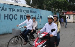 Thầy đưa trò đi xin tiền học