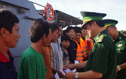 Tàu BĐBP cứu 6 ngư dân gặp nạn trên biển
