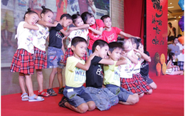 Đại Phát tặng quà và 100 triệu đồng cho trẻ em ở Trung tâm nhân đạo Quê Hương