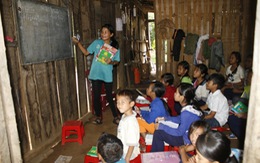 Cô Tiên mở lớp học miễn phí giữa rừng