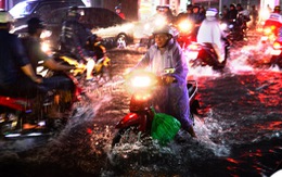Audio 27-9: ​Mưa như thác lũ, Sài Gòn hỗn loạn