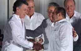 Tổng thống Colombia tặng dân Colombia tiền thưởng Nobel Hòa bình