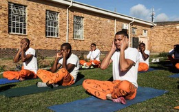 Dùng Yoga cải giáo tù nhân