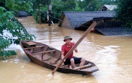 Lũ nơi xuống nơi lên, giao thông tắc nhiều điểm