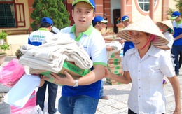 Vượt 1.200 km mang hàng cứu trợ đến với người dân vùng lũ