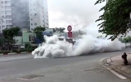 Xem clip xe bốc khói mù mịt trên đại lộ Phạm Văn Đồng