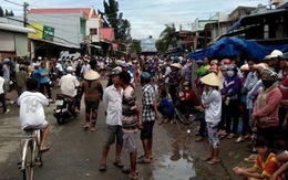 Tiểu thương Gành Hào mang quan tài diễu phố phản đối dời chợ