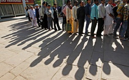 Dân Ấn Độ tức giận vì ngân hàng chậm phát tiền mới​
