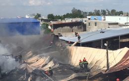 Xưởng nón bảo hiểm ở xã Vĩnh Lộc B cháy lớn