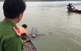 Ba chiến sĩ công an cứu một phụ nữ nhảy cầu Bến Thủy