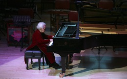 Xem nghệ sĩ Thái Thị Liên 99 tuổi biểu diễn dương cầm