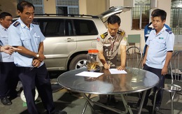 Khởi tố vụ án thiếu tá Campuchia mang 18kg vàng vào VN
