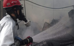 Xưởng gỗ ở Hà Nội cháy lớn, công nhân chạy tán loạn