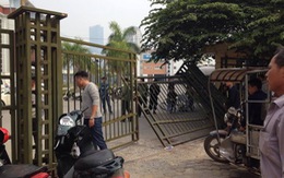 Người hâm mộ xô đổ cổng VFF để mua vé trận VN- Indonesia