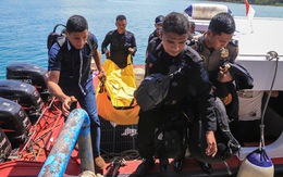 Tìm thấy nhiều phần thi thể khu vực máy bay mất tích tại Indonesia