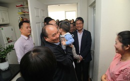 Thủ tướng vào tận bếp thăm cư dân chung cư thu nhập thấp