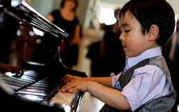 Thần đồng piano 5 tuổi Evan Le về VN biểu diễn