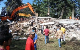 Indonesia chạy đua cứu nạn nhân động đất, 97 người đã chết
