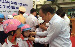 ​Trao tặng mũ bảo hiểm đạt chuẩn cho học sinh tại Đồng Nai và Bình Phước