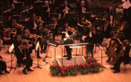 Cậu bé ung thư 7 tuổi làm nhạc trưởng dàn nhạc giao hưởng