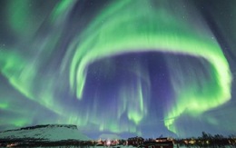 Bắc cực quang xuất hiện ở Phần Lan đẹp sững sờ