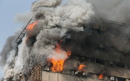 Tòa nhà cao tầng ở Iran đổ sập, hàng chục lính cứu hỏa bị thương