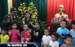 Xem clip trẻ em hát mừng tết ở Trường Sa Lớn
