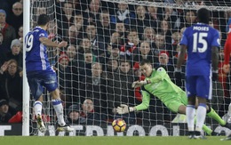 ​Costa đá hỏng penalty, Chelsea không thắng được Liverpool