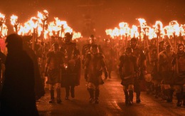 Lễ hội lửa của 'binh sĩ Viking' nhiều ngưòi muốn biết một lần