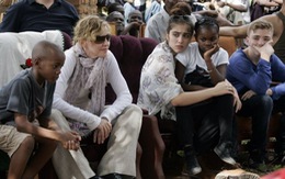 ​Madonna nhận hai con nuôi tại Malawi