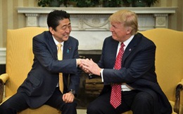 Ông Trump và ông Abe tay bắt mặt mừng ở Nhà Trắng