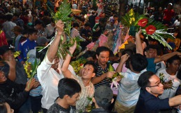 Hàng ngàn người vui vẻ tham gia xô giàn tại lễ hội Làm Chay