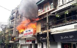 Cháy lớn trên phố Bát Đàn, Hà Nội, tìm được 1 thi thể