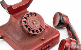 Điện thoại của Adolf Hitler được bán với giá 243.000 USD 