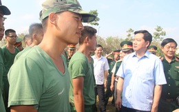 ​Bí thư Thành ủy Đinh La Thăng thăm tân binh