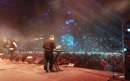 10.000 người 'máu lửa' trong đêm nhạc Trần Lập