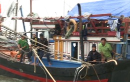 ​Cứu tàu cá chở 12 ngư dân bị nạn giữa đêm