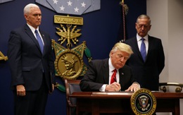 Ông Trump ký sắc lệnh di trú mới: Người có 'thẻ xanh' thở phào