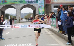 ​Hoàng Thị Thanh và Vũ Văn Sơn giành HCV marathon Giải báo Tiền Phong