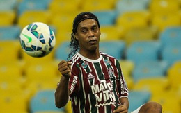 ​Ronaldinho và anh em De Boer đến VN với chiếc Cúp Champions League