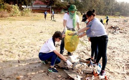 ​Bạn trẻ làm sạch bờ biển Cần Giờ