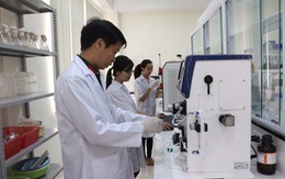 3 nhà khoa học quân sự với 'phát hiện nhanh' chất độc hóa học