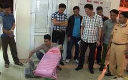 Bắt xe khách vận chuyển hơn một tấn thuốc nổ tại Lào Cai