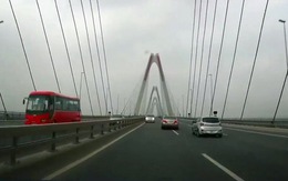 5 ôtô ngược chiều trên cầu Nhật Tân, mới phạt 1