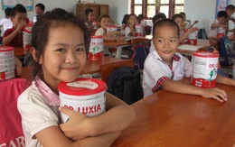 ​Gần 2.200 hộp sữa đến với học sinh vùng lũ Quảng Bình